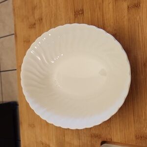 JOHNSON BROTHERS SMALL VEGETABLE BOWL 9" X 7" SNOWWHITE